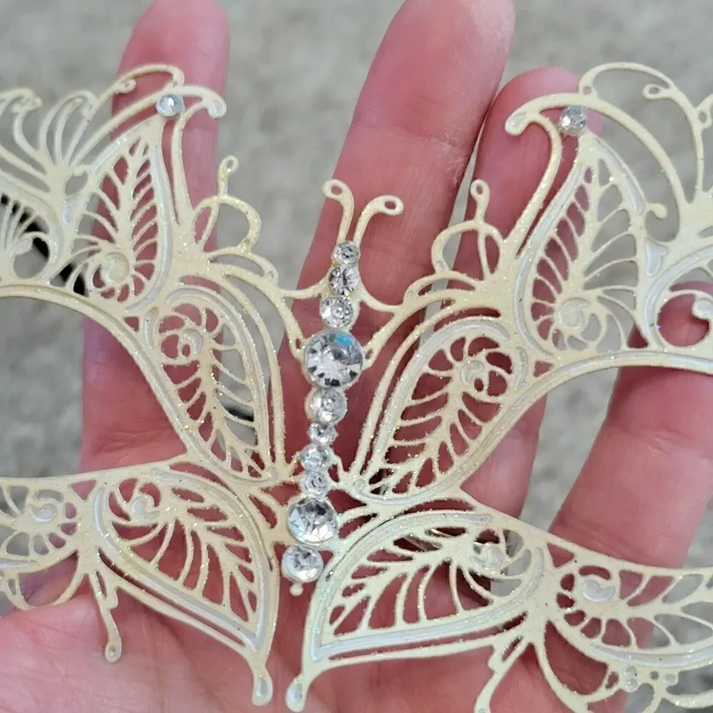 EC LAZER CUT BUTTERFLY MASQUERADE MASK W/ RHINESTONES